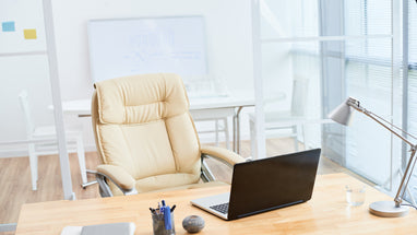 כסאות משרד ומחשב- תת קבוצה