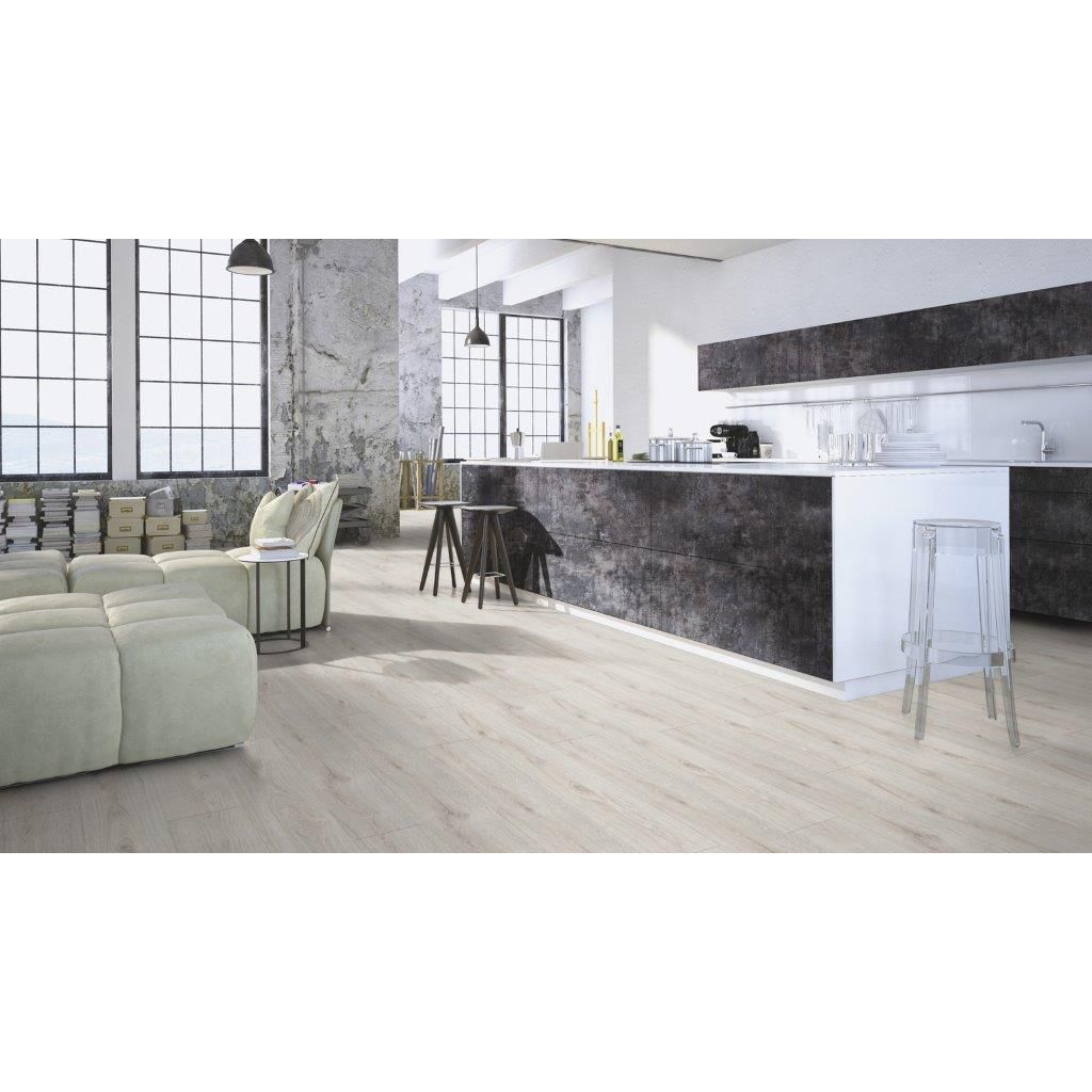 פרקט למינציה במחיר של 69.90 שקלים למ"ר - סיגמא אשה מולבן 8 מ"מ AC4 + פאזה (כמות באריזה 2.4 מ"ר)