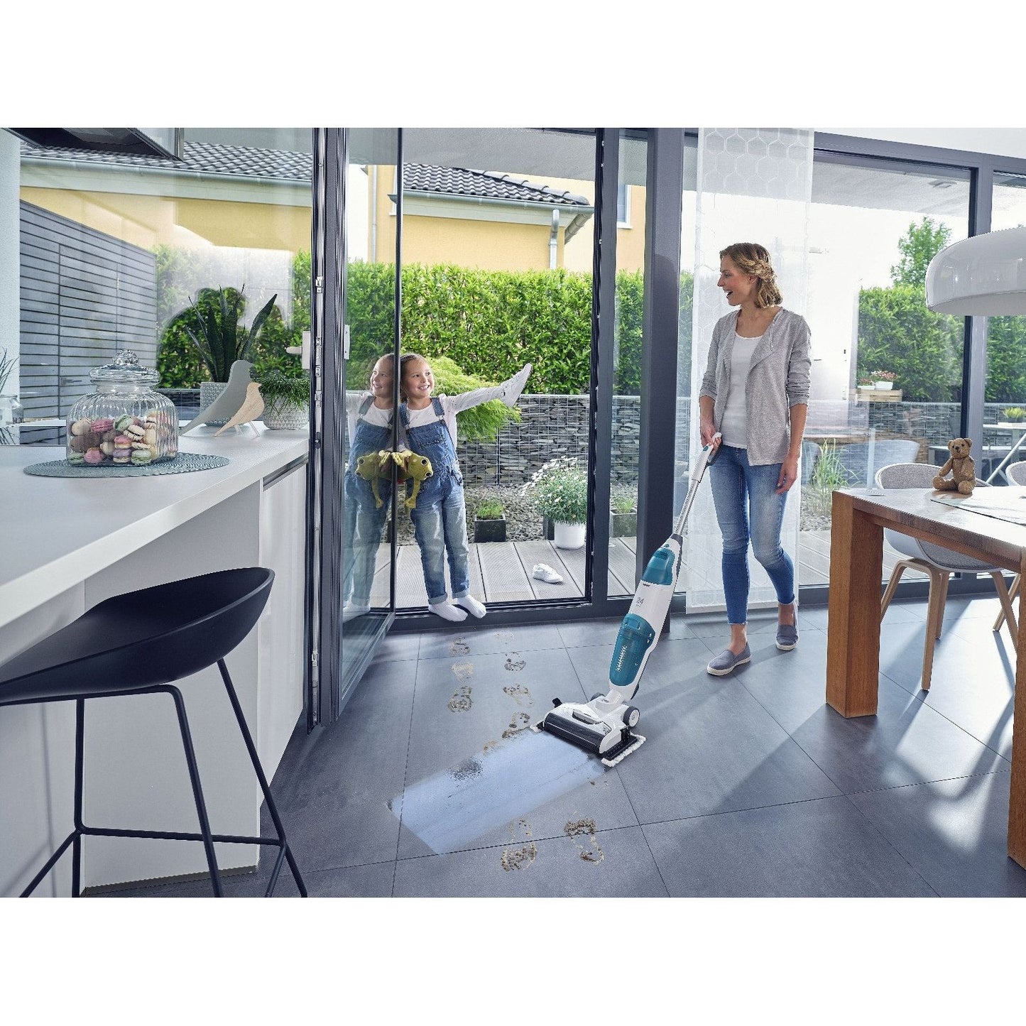 שואב שוטף ומייבש רצפות אלחוטי נטען דגם Regulus Aqua PowerVac Pro תוצרת LEIFHEIT גרמניה
