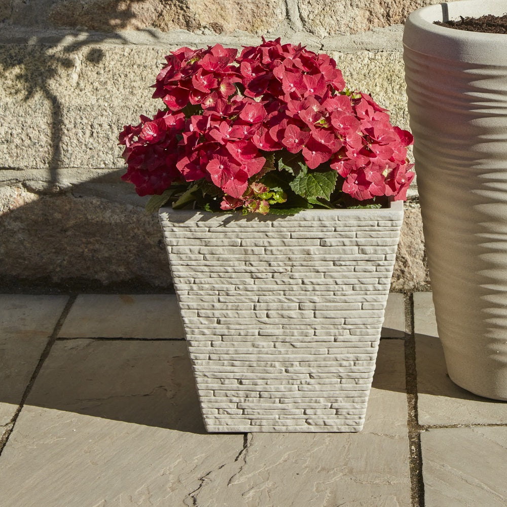 עציץ פלסטיק לידס מרובע 33*33 ס"מ אבן