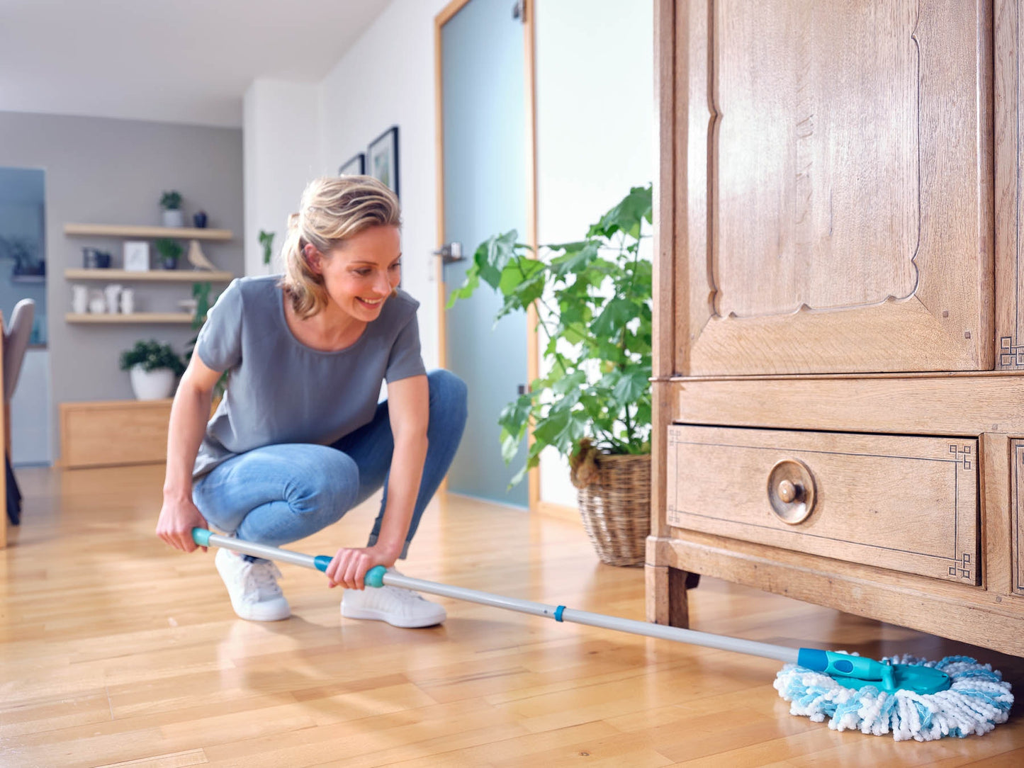 ערכת שטיפה ללא מגע יד אדם CLEAN TWIST Disc Mop Ergo המקורית מבית LEIFHEIT גרמניה