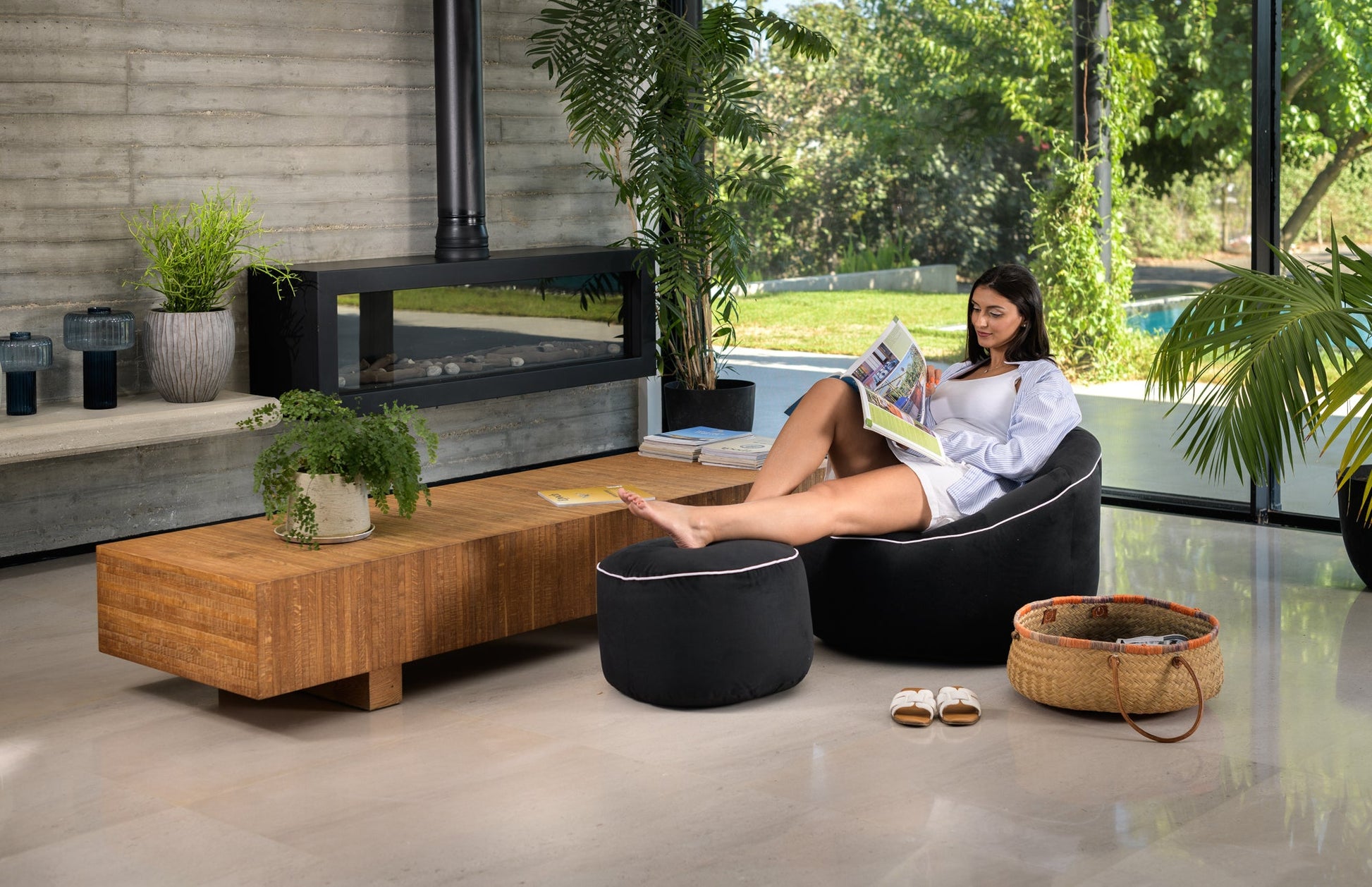 סט פוף Shelly קטיפה והדום תואם צבע אפור