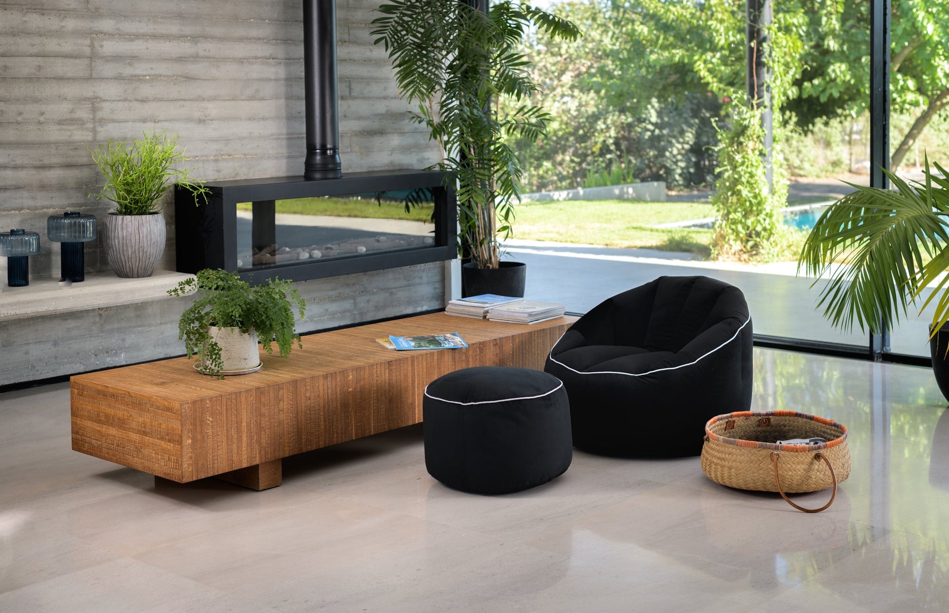 סט פוף Shelly קטיפה והדום תואם צבע שמנת