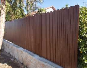 גדר אלומיניום חבילה של 8 יח' ( 1 מטר רץ ) בגובה 1 מטר ראש גדול צבע קרם