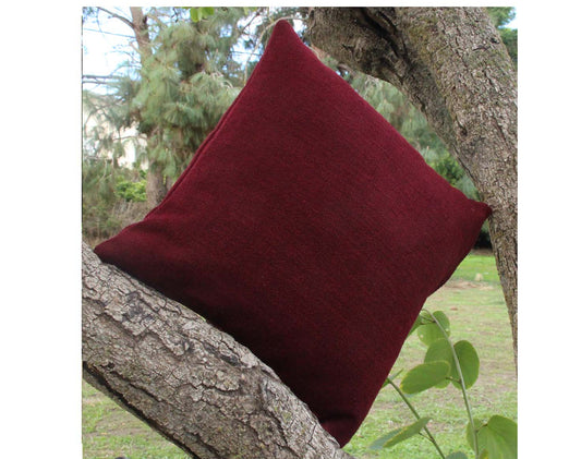 כרית נוי דגם יעל בגוון יין