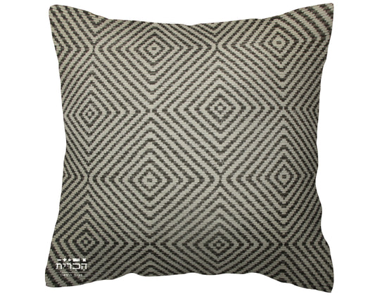 כרית נוי דגם קמלון 2 טקסטורה אפורה ברקע ב'ז חם