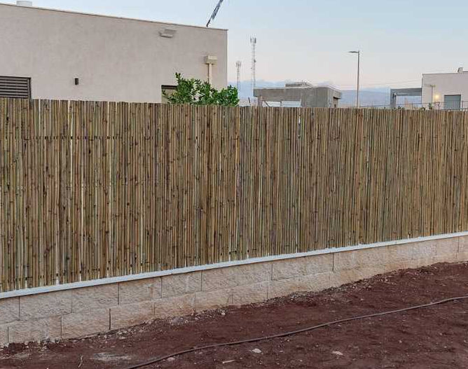 גדר במבוק מושחל פרימיום עובי 14-16 מידה 2X2 מ' EVERGREEN