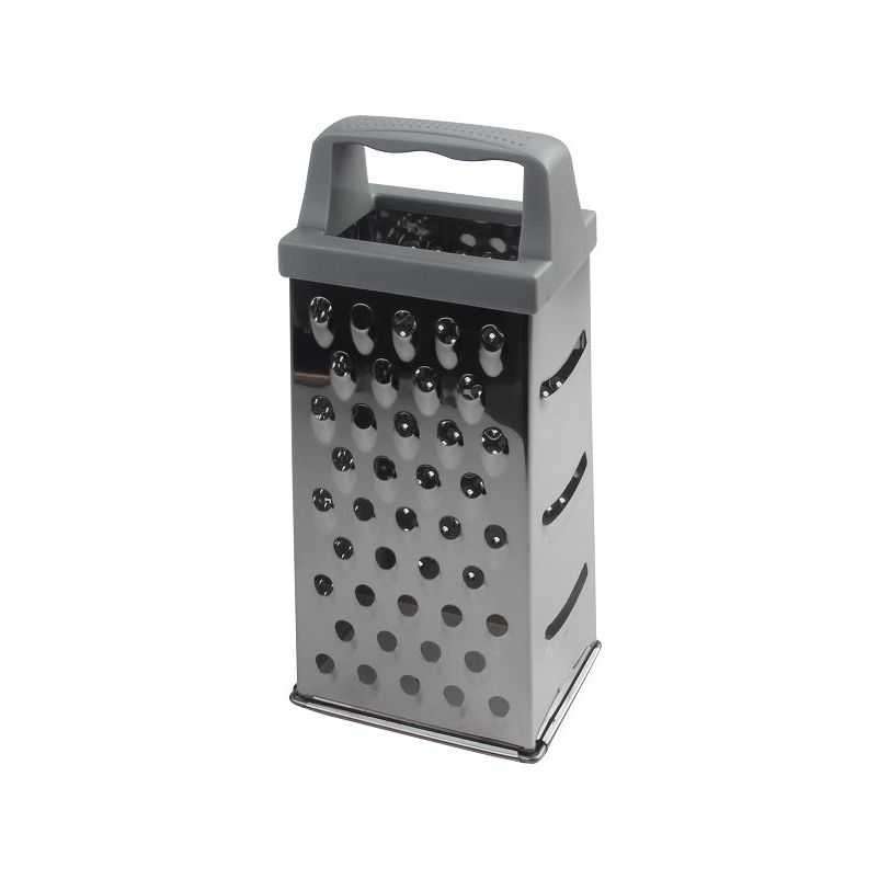 פומפייה עומדת על רקע לבן.