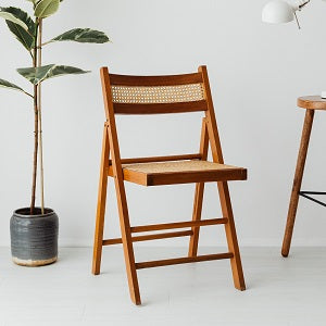 כסאות מעץ מתקפלים