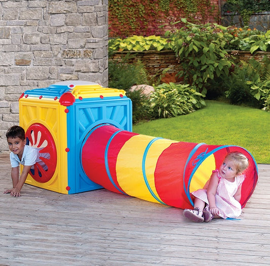 קוביית משחק עם מנהרה