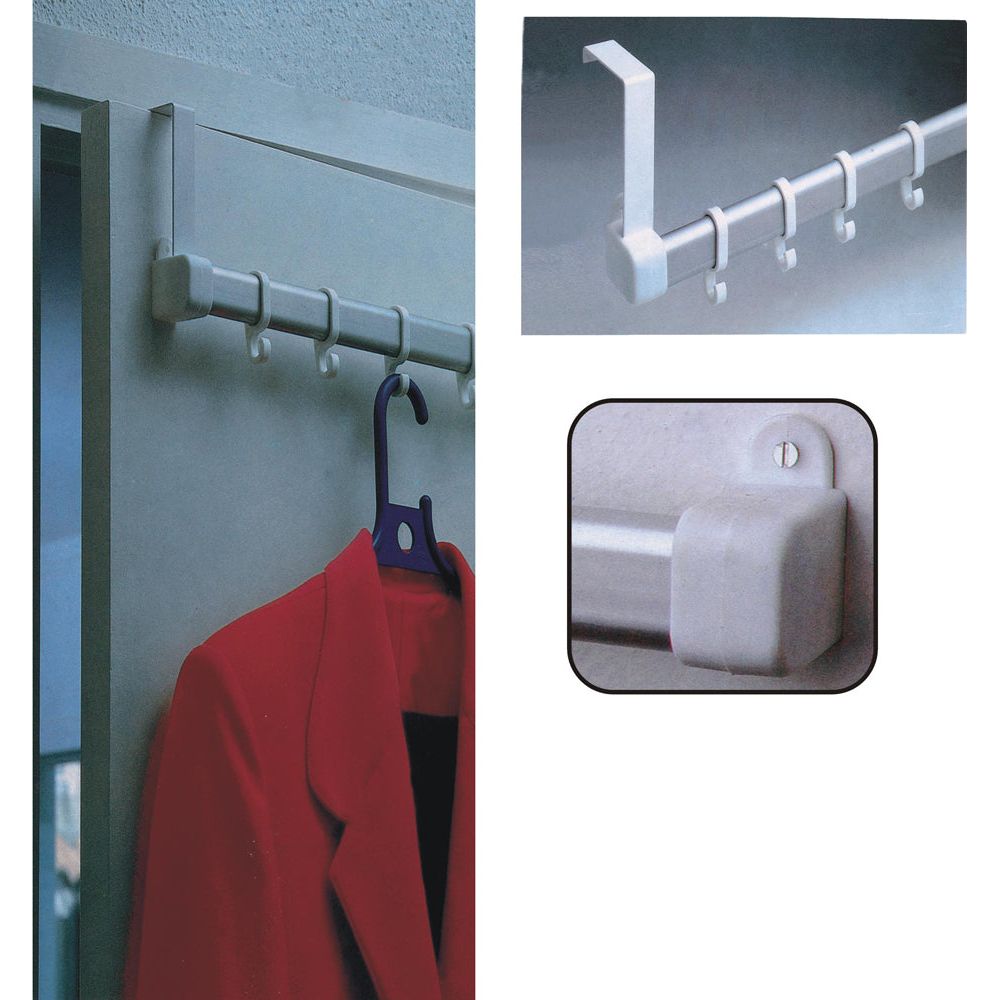 קולב נתלה על דלת אלומיניום