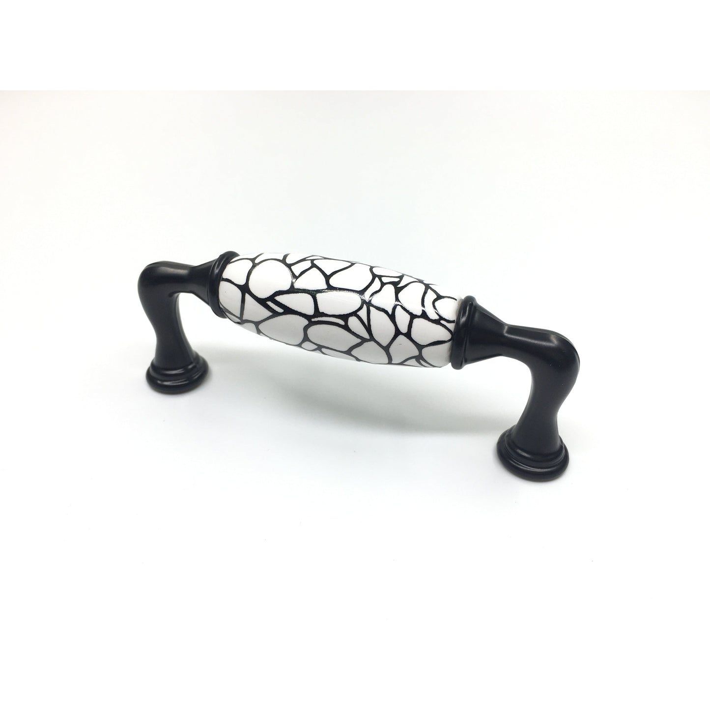 ידית קרמיקה לארון שחור מט 96 מ"מ