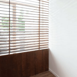 וילונות גלילה זברה ותריסים ונציאנים