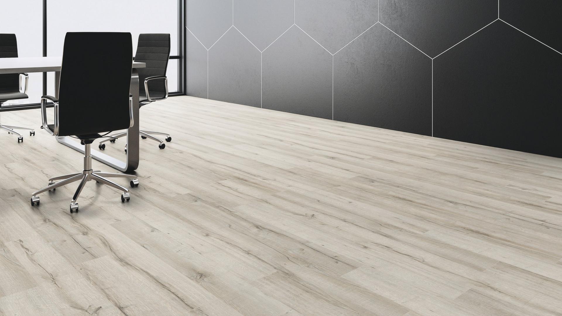 פרקט למינציה 8 מ"מ בארי אלון מולבן AC4 + פאזה (כמות באריזה 2.4 מ"ר)