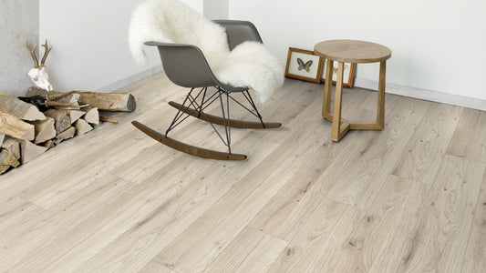 פרקט למינציה אלון מישיגן בז' 8 מ"מ AC4 + פאזה (כמות באריזה 2.4 מ"ר)