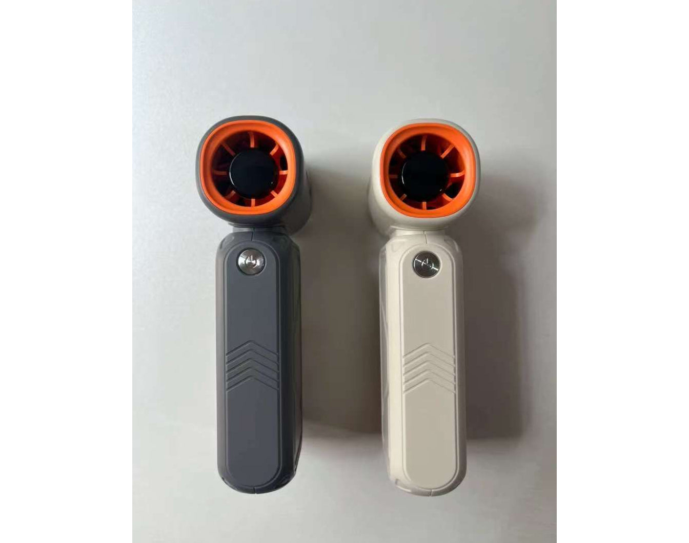 מאוורר ידני נייד נטען עם טורבינה עוצמתית וסוללה נטענת