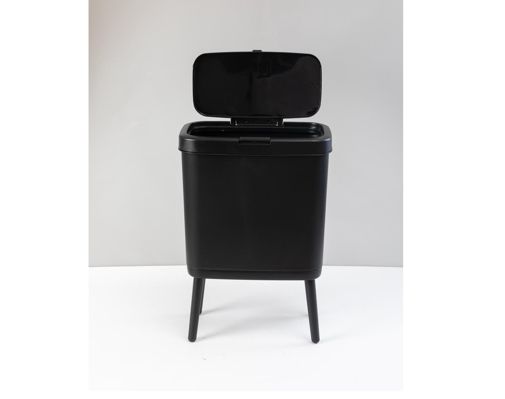 פח אשפה מעוצב בנפח 15 ליטר צבע שחור