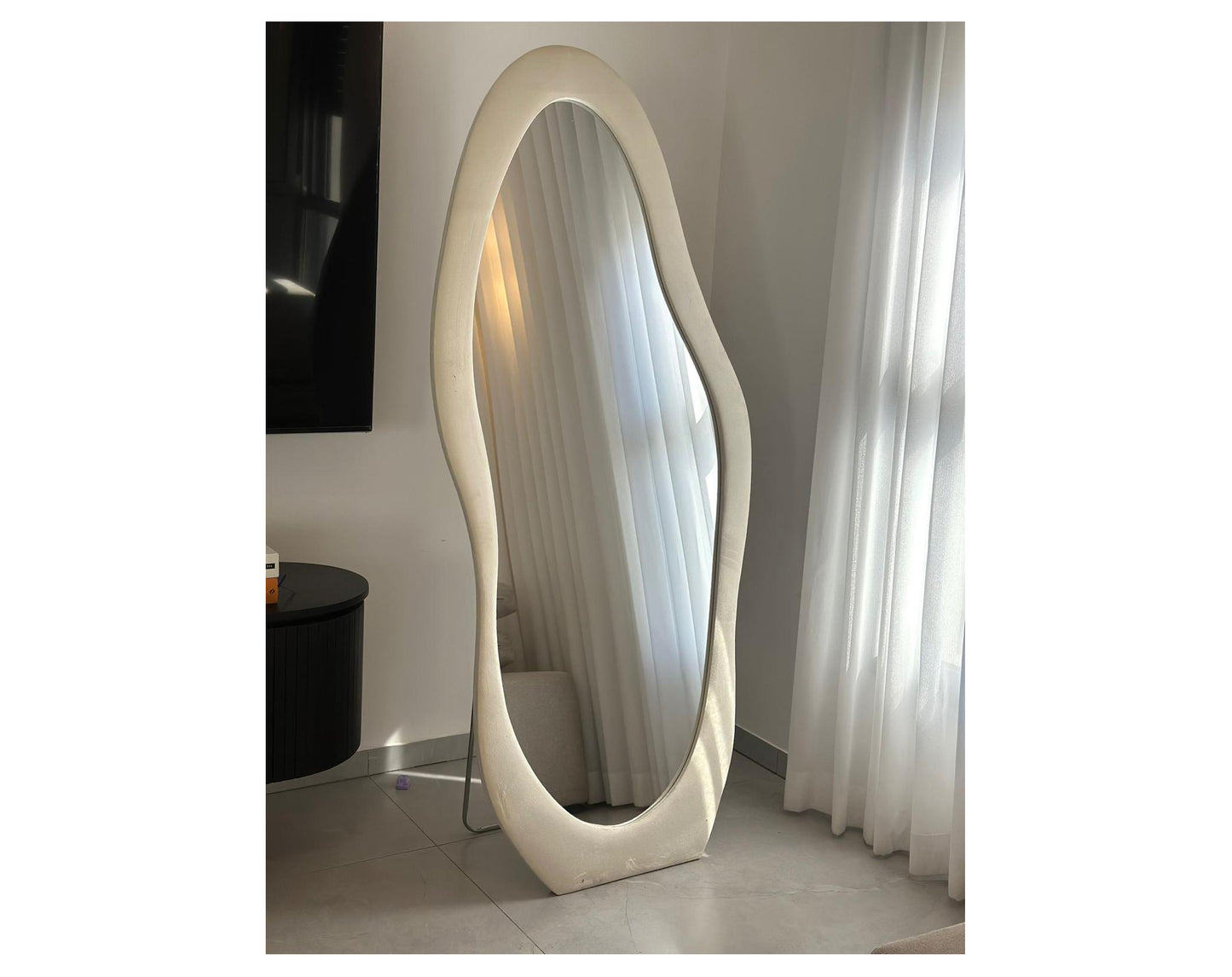 מראה אמורפית במסגרת קטיפה אליפסה בצבעים לבחירה צבע לבן