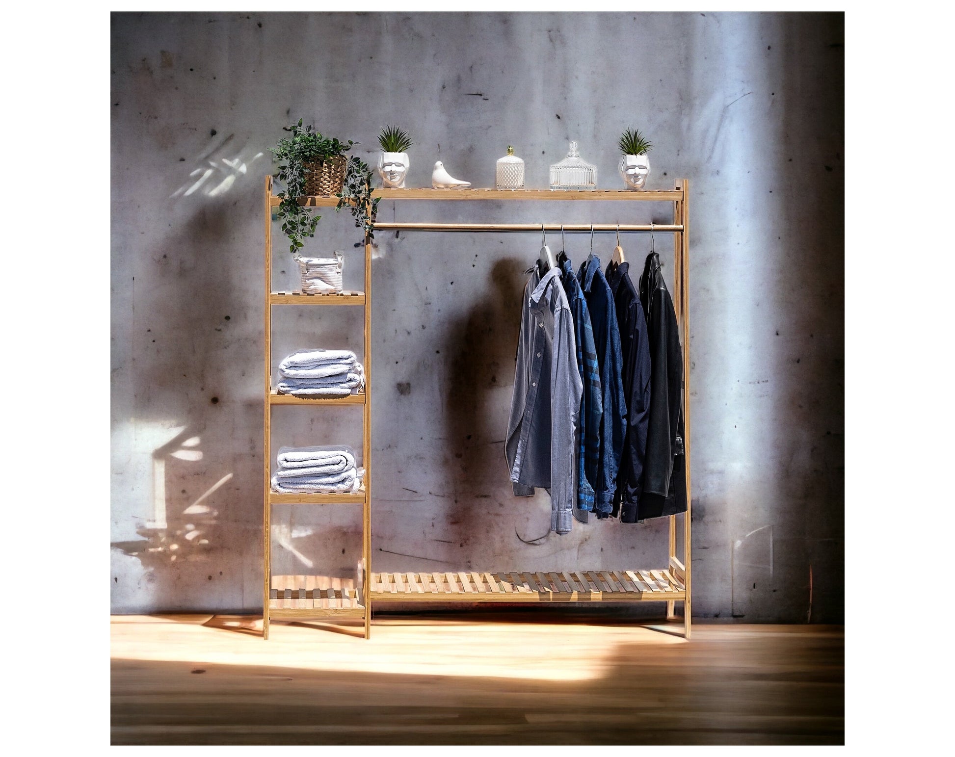 מתקן לתליית בגדים ומדפי אחסון עשוי מבמבוק מחוזק