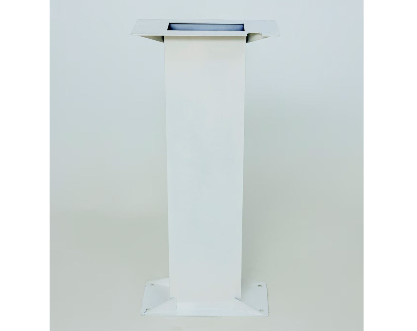 ארון אוניברסלי לעמדת טעינה כולל רגל צבע לבן