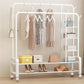 מעמד כפול לתליית בגדים עם שלושה מדפי איחסון בצד ושני מדפי איחסון בתחתית צבע לבן