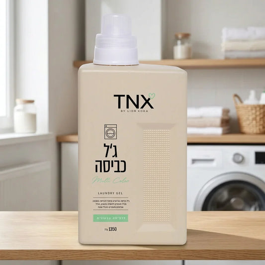 ג'ל כביסה ירוק לכביסה צבעונית 1350 מ"ל TNX, Bright Clean, minimal props.