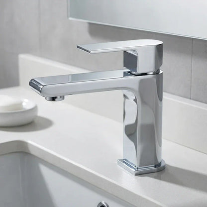 ברז פרח קצר יוסמיטי, Bathroom , Clear Sunny Day.