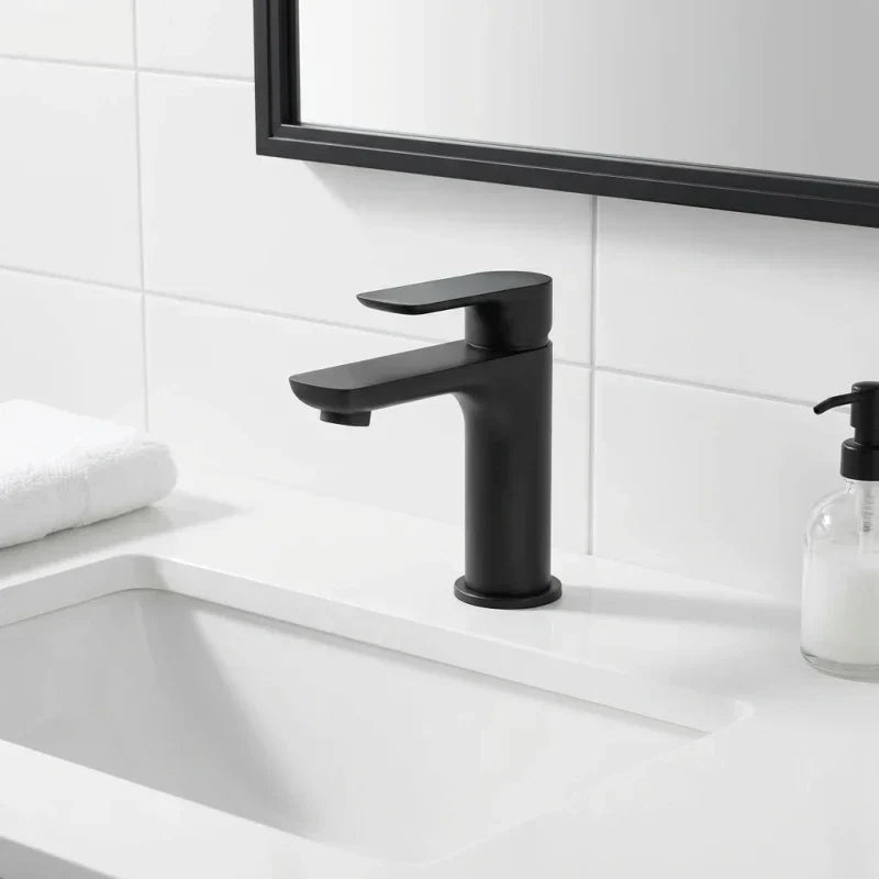 ברז פרח קצר גולפוס שחור, Bathroom , Clear Sunny Day.