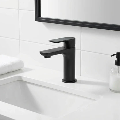 ברז פרח קצר גולפוס שחור, Bathroom , Clear Sunny Day.