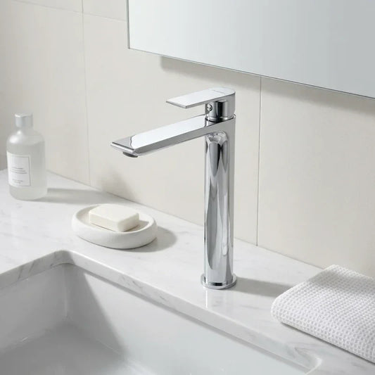 B4 ברז פרח גבוה, Bathroom , Clear Sunny Day.