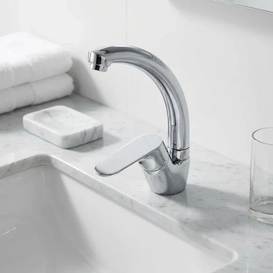 ברז ברבור קצר לכיור רחצה, Bathroom , Clear Sunny Day.