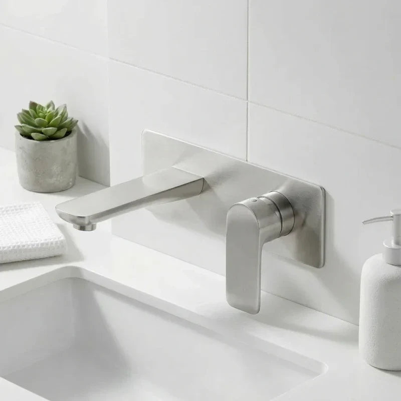 ברז קיר, דגם גולפוס כסוף, Bathroom , Clear Sunny Day.